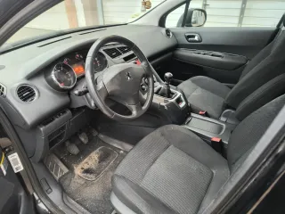 Peugeot 5008 2012