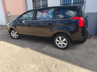 Peugeot 5008 2012