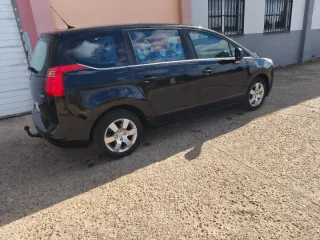 Peugeot 5008 2012