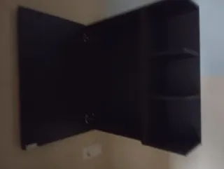 2 Muebles de baño con 2 estantes.