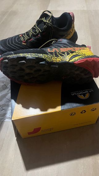 Zapatillas La Sportiva Trail Running Negras Rojas