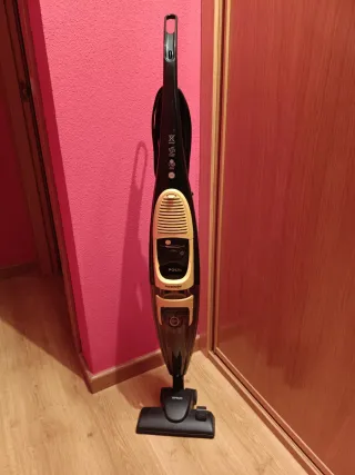 Aspiradora de escoba negra con cable Polti