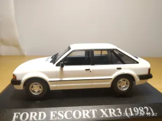 Miniaturas 1/43 Ford Escort y Peugeot 205