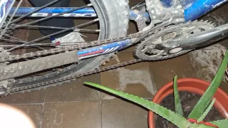 Bicicleta de montaña azul