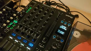 Mesa de Mezclas Denon X-1800