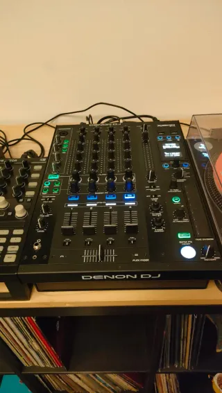 Mesa de Mezclas Denon X-1800
