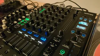 Mesa de Mezclas Denon X-1800