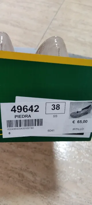 Zapatos Pitillos Beige Perforados Talla 38