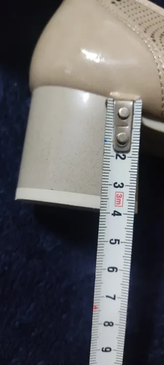 Zapatos Pitillos Beige Perforados Talla 38