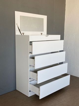 Nueva oferta! Comoda blanca 4 cajones + espejo