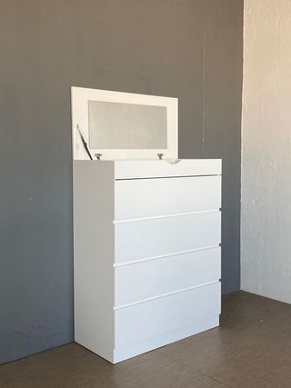 Nueva oferta! Comoda blanca 4 cajones + espejo