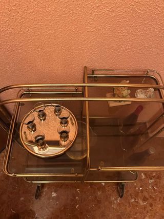 Carrito de bar dorado