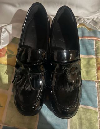 Mocasines negros con plataforma y flecos