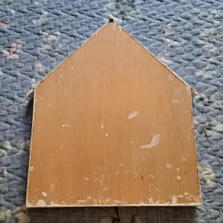 Casita de madera decorada