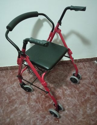 Andador para personas mayores con asiento