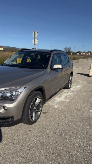 BMW X1 sdrive20i sport-line