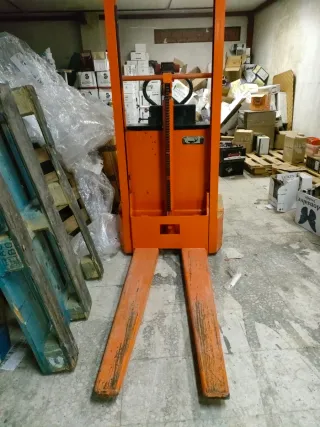 Transpaleta eléctrica G100