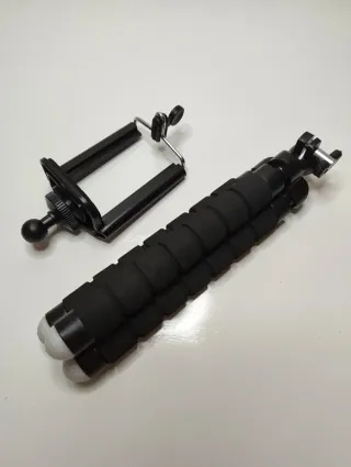 Treppiede flessibile per smartphone