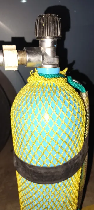 Botella de buceo azul con red amarilla ,7 litros