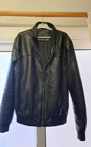 Chaqueta de piel negra