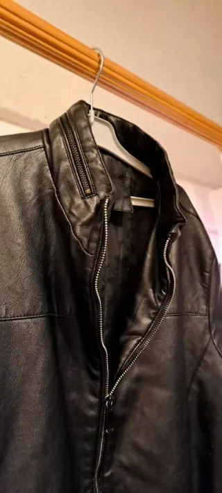 Chaqueta de piel negra