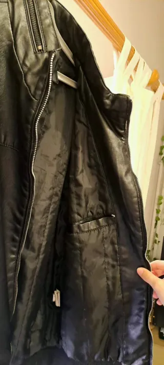 Chaqueta de piel negra