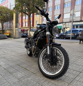 Husqvarna Svartpilen 401