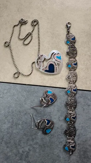 Lote de plata con corazón.