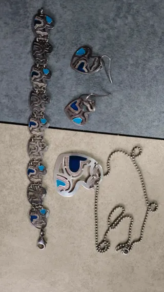 Lote de plata con corazón.