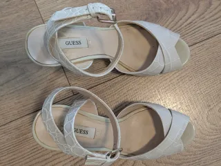 Sandalias Guess Tacón Alto Beige