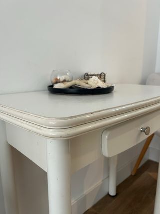 Mesa auxiliar blanca extensible