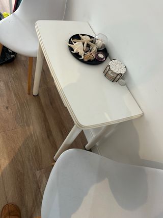 Mesa auxiliar blanca extensible