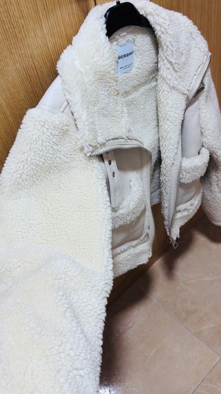 Chaqueta borrego Bershka blanca Talla XS