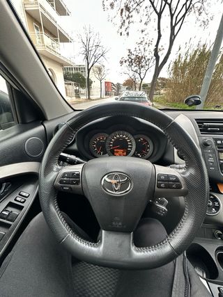 Toyota RAV4 2011