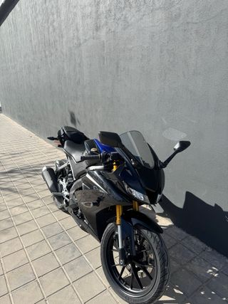 Yamaha YZF 125 R Negra