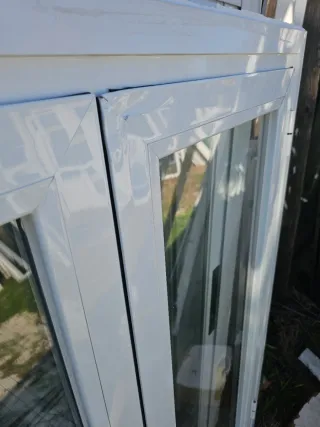 Ventana de aluminio blanca climalit