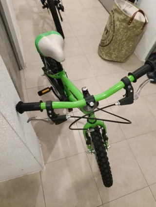 Bicicleta infantil verde