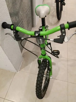 Bicicleta infantil verde
