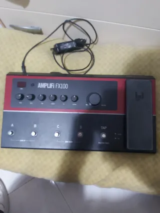 Pedaliera Line 6 Amplifi FX100
