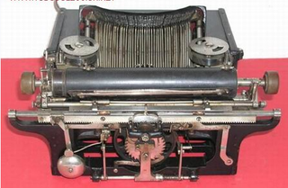 Máquina de escribir IDEAL antigua