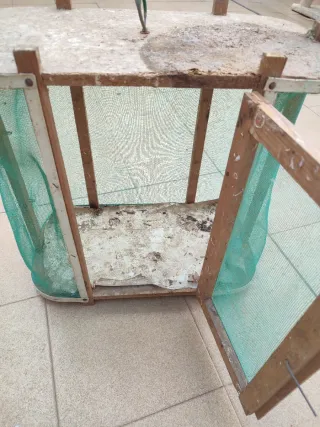 Jaula antigua de madera