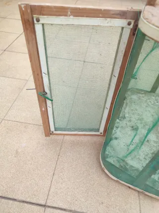 Jaula antigua de madera