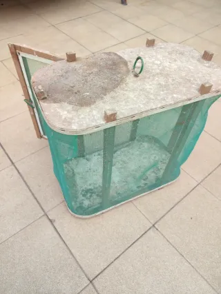 Jaula antigua de madera