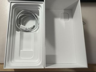 iPhone 11 Blanco + cable apple en caja original