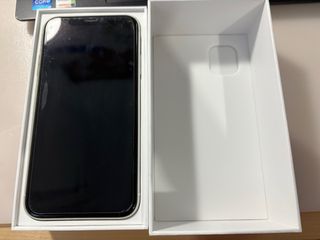 iPhone 11 Blanco + cable apple en caja original