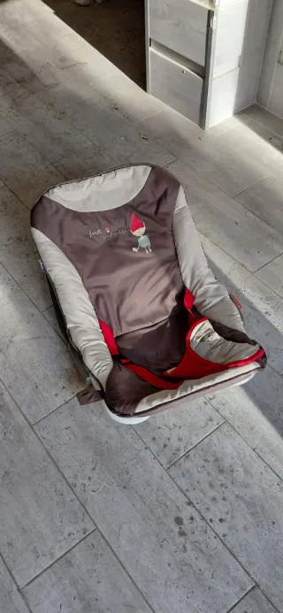 Sillita bebé con estampado de gnomo