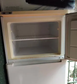 Nevera con frigorífico