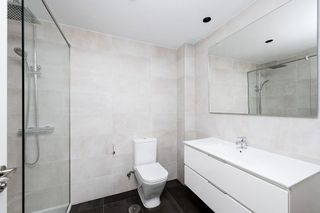 Estudio en alquiler en San Juan Bautista en Madrid