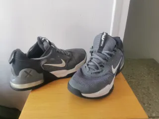 Zapatillas Nike Air Max Grises y Blancas no envíos