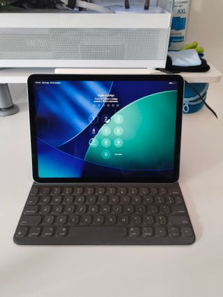 Apple iPad Smart Keyboard Folio
